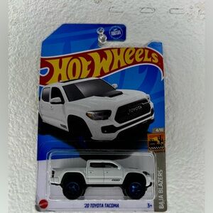 New Hot Wheels '20 TOYOTA TACOMA
Packaging is in good condition.